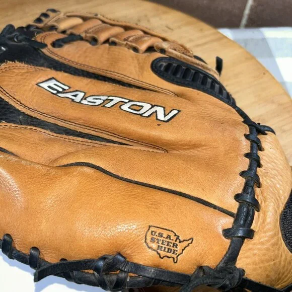 Easton Rebel Leather 14” Softball Glove RHT Slow pitch first base Mitt Tan & Blk - Picture 4 of 5